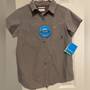 NWT Columbia woman’s Omni Shade wick outdoors short sleeve shirt size Small